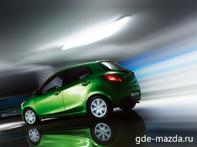 : фото Mazda 2 сбоку