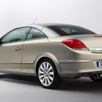 : Opel Astra TwinTop сбоку