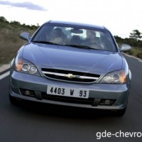 : Chevrolet Evanda спереди