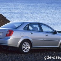 : Daewoo Nubira сзади, сбоку