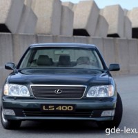 : Lexus LS400 спереди