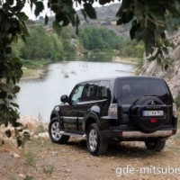 : Mitsubishi Pajero сзади