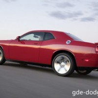 : Dodge Challenger сбоку