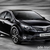 : Toyota Avensis спереди