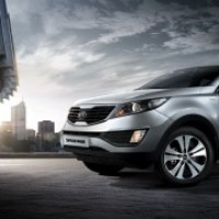 : Kia Sportage сбоку-спереди