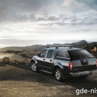 : Nissan Navara сзади-сбоку