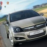 : Opel Astra Family спереди