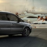 : Opel Zafira сбоку