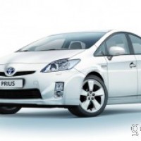 : Toyota Prius спереди