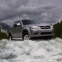 : Mazda BT-50  спереди