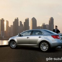 : Suzuki Kizashi сбоку