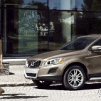 : Вольво XC60 сбоку