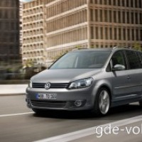 : Volkswagen Touran спереди, сбоку