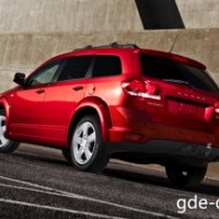: Dodge Journey сзади, сбоку