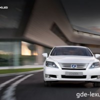 : фото Lexus LS600h L спереди