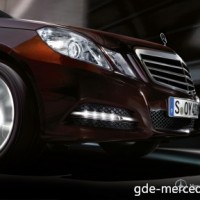 : Mercedes E-сlass sedan спереди, сбоку