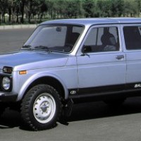 : Lada Niva 4*4 5 дверей сбоку, спереди