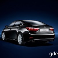 : Лексус ES 350 сзади