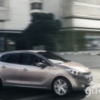 : фото Peugeot 208