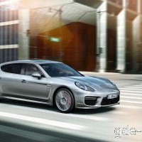 : Porsche Panamera Turbo вид сбоку