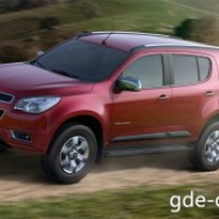 : Chevrolet Trailblazer спереди-сбоку