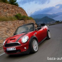 : фото MINI John Cooper Works cabrio в движении