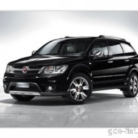 : FIAT Freemont спереди, сбоку