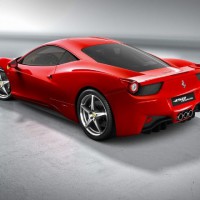 : фото Ferrari 458 Italia сзади, сбоку
