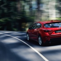 : Mazda 3 хэтчбек на трассе
