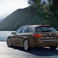 : BMW 5ER туринг вид сзади, сбоку