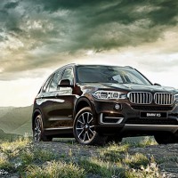 BMW X5 вид спереди: 