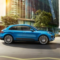 Porsche Macan S сбоку: 