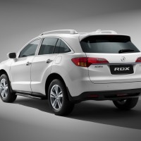 Acura RDX фото сзади: 