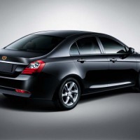 : Geely Emgrand ЕС7 сзади, сбоку