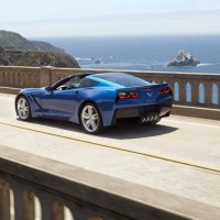 Chevrolet Corvette Stingray: Шевроле Корвет Стингрей слева сзади