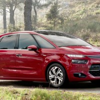 Citroën С4 Picasso: справа спереди