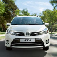 Toyota Verso: спереди