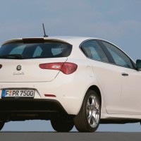 Alfa Romeo Giuliette: справа сзади