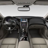 Infiniti Q50 Hybrid: салон спереди