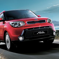 KIA Soul: спереди справа