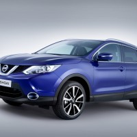 Nissan Qashqai: спереди слева