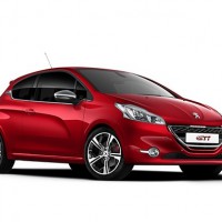 Peugeot 208 GТi: справа спереди