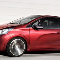 Peugeot 208 GТi: слева