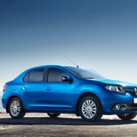 Renault Logan: справа сбоку