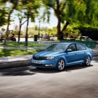 Škoda Rapid: слева спереди