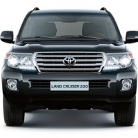 Toyota Land Cruiser 200: спереди