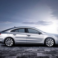 Volkswagen Passat: справа сбоку