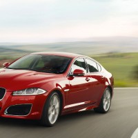 Jaguar XF: спереди слева