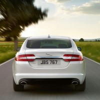 Jaguar XF: сзади