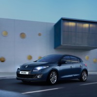 Renault Megane Hatchback: слева спереди